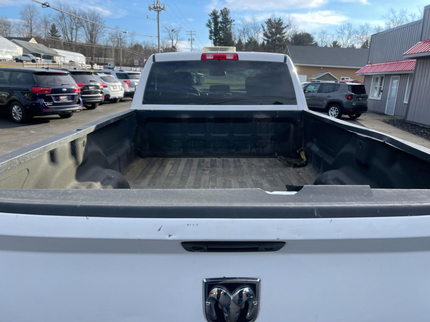 2018 White /Black RAM 3500 Tradesman Crew Cab 4WD (3C63R3GJ7JG) with an 6.4L V8 OHV 16V engine, 6A transmission, located at 11115 Chardon Rd. , Chardon, OH, 44024, (440) 214-9705, 41.580246, -81.241943 - Photo#11